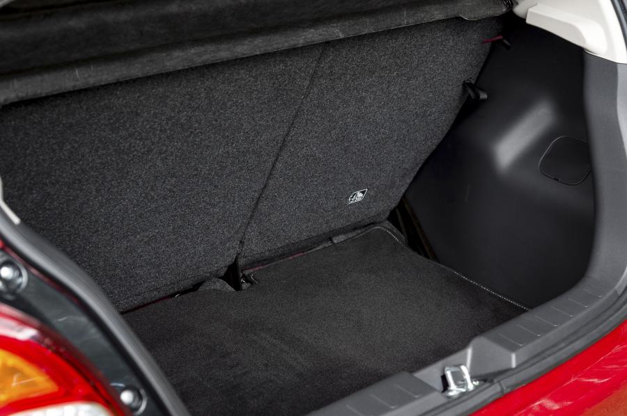 Багажник Mitsubishi Mirage 2013 года  (UK) (фото 7 из 31)